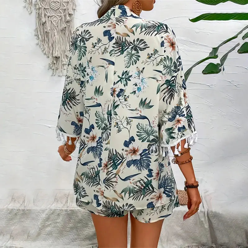Dianella Sommer Sæt til Kvinder – To-delt Sæt med Blomstrede Shorts & Elegant Åben Cardigan