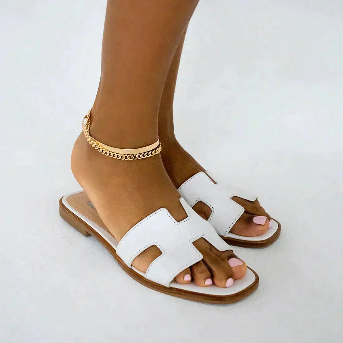 Elisa Damesandaler – Elegante Slip-Ons med Udskæringer og Komfortabel Polstring