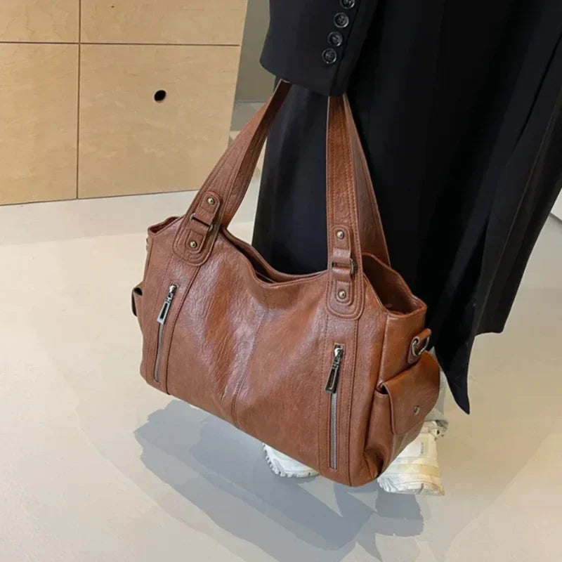 Dakota Dame Crossbody Taske – Elegant Lædertaske med Justerbar Rem & Rummeligt Design