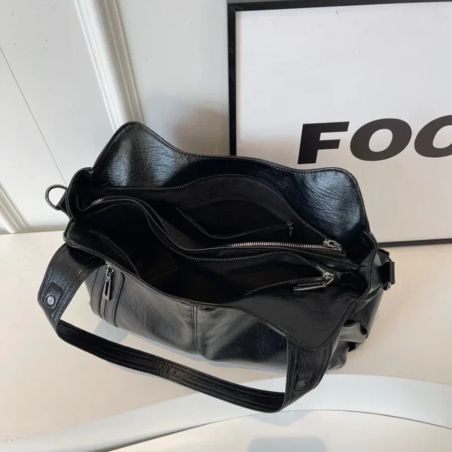 Dakota Dame Crossbody Taske – Elegant Lædertaske med Justerbar Rem & Rummeligt Design