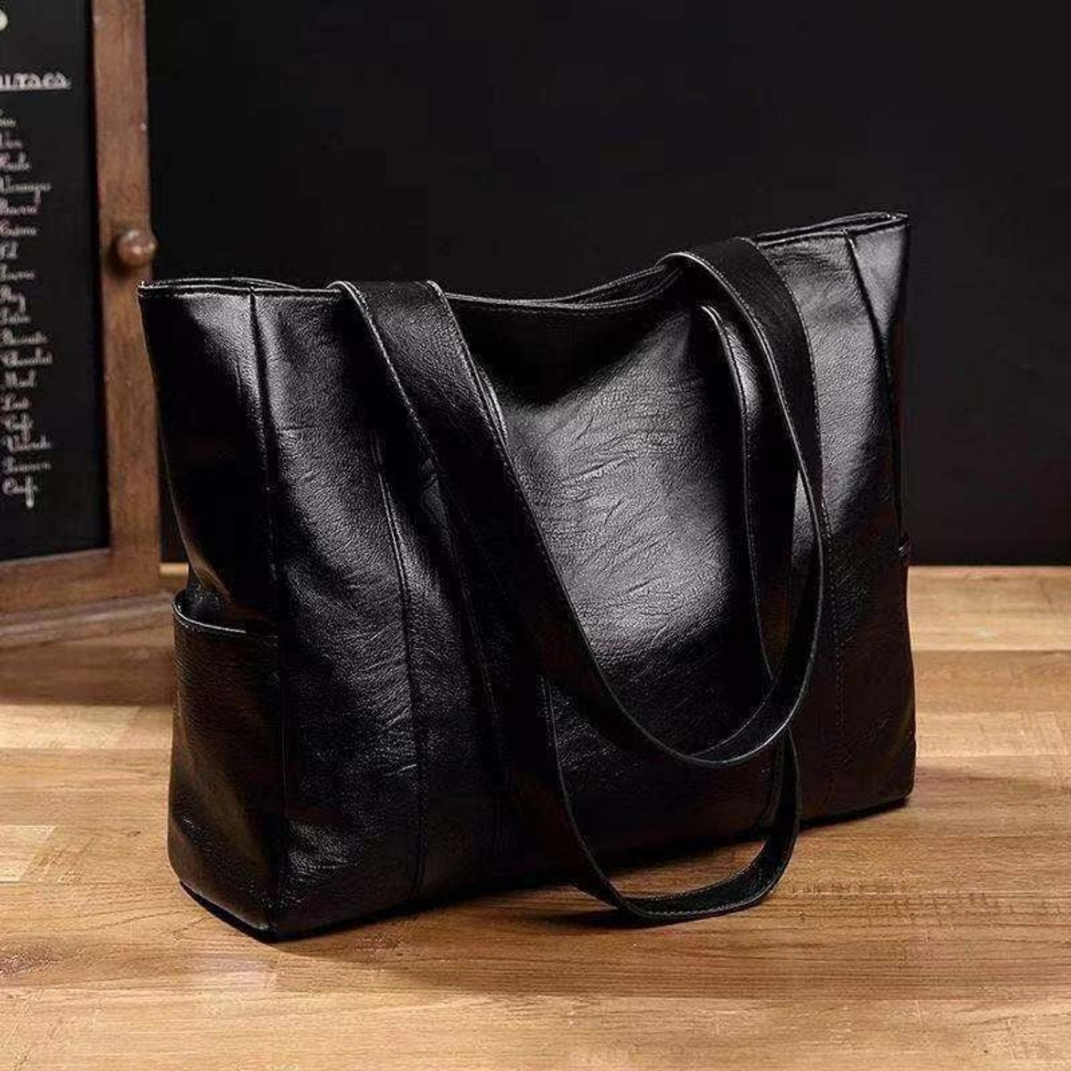 Aira Vintage Skuldertaske i Læder – Klassisk Elegance & Praktisk Funktion