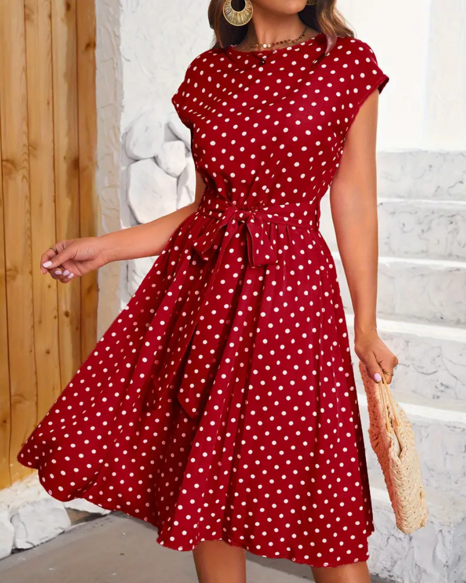 Thea Sommerkjole til Kvinder – Vintage Prikket Kjole med Let Snit & Tidløs Elegance