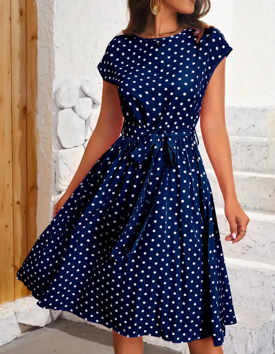 Thea Sommerkjole til Kvinder – Vintage Prikket Kjole med Let Snit & Tidløs Elegance