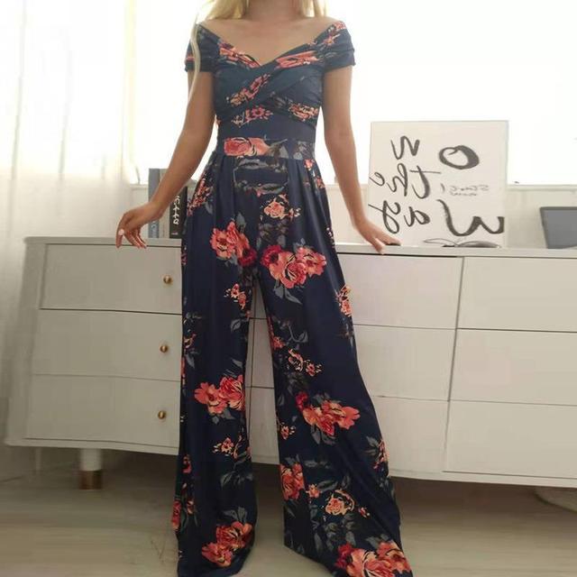 Leah Buksedragt til Kvinder – Elegant Off-Shoulder Design med Vide Ben & Taljebælte