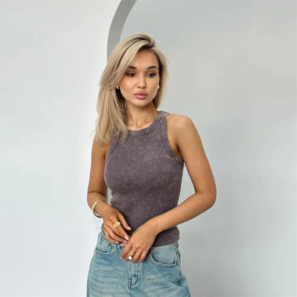 Ruby Dame Tanktop – Ærmeløs Crop Top i Ribbet Stof med Sexet Snit & Retro Touch